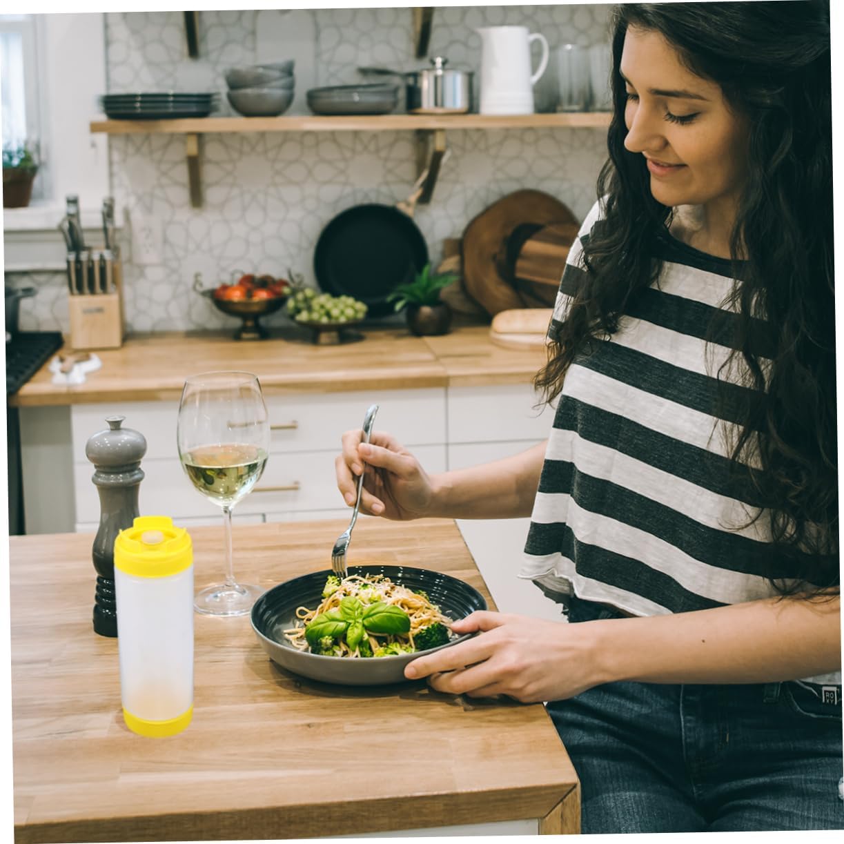 Double-Headed Squeeze Condiment Bottle for Easy Storage Use