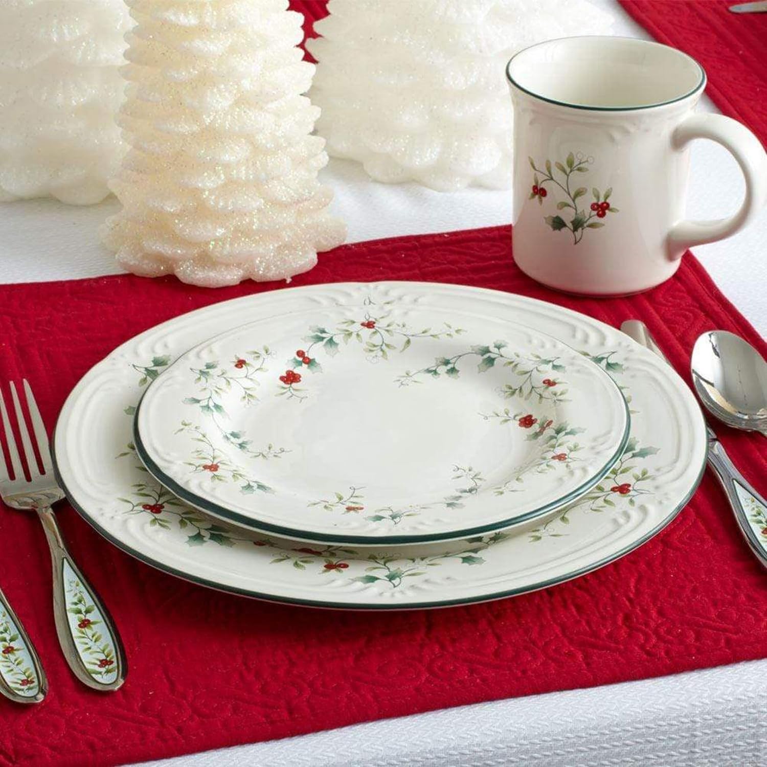 Elegant Pfaltzgraff Winterberry Dinner Plate