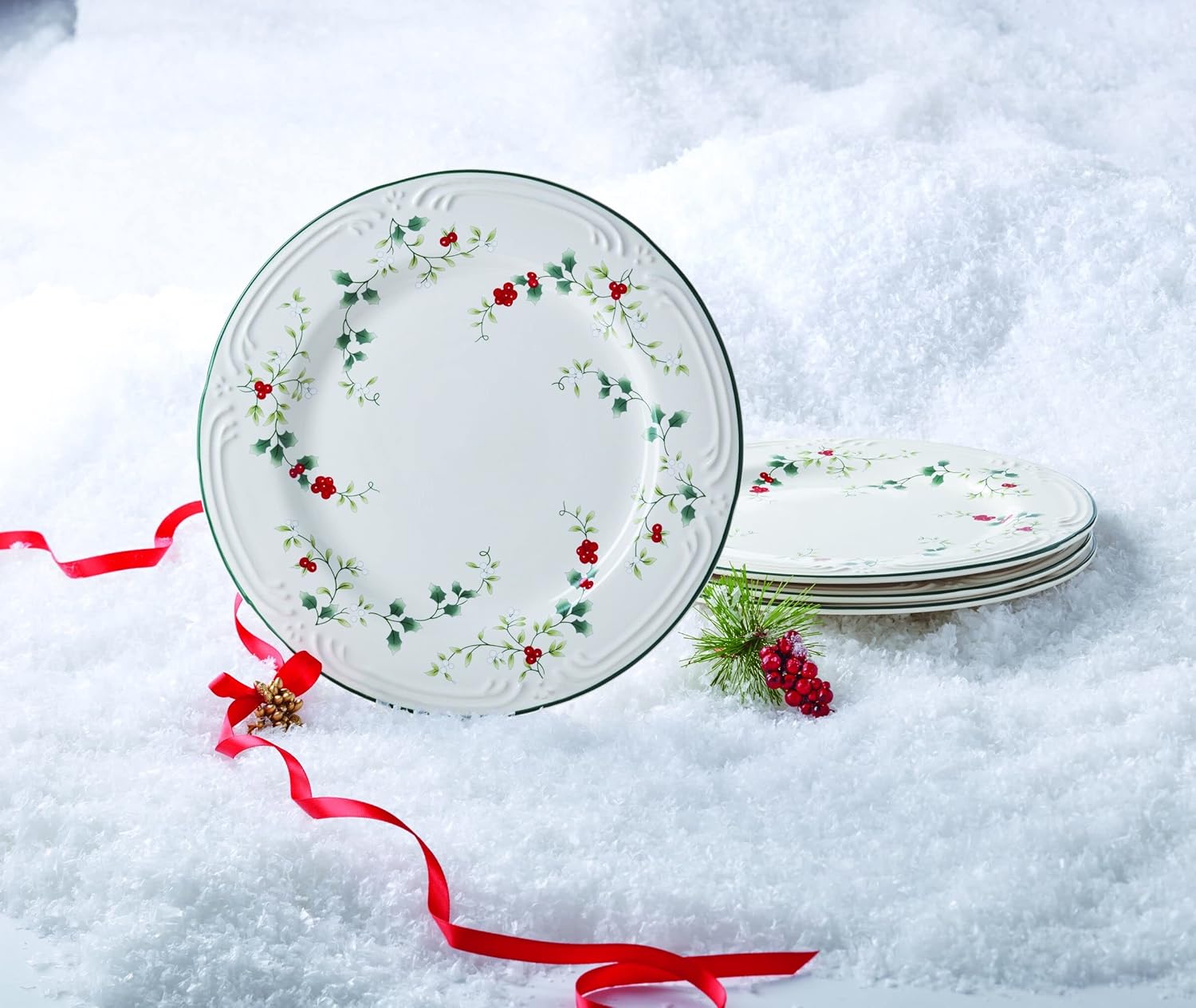 Elegant Pfaltzgraff Winterberry Dinner Plate